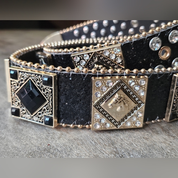 NWT Black and Gold Western Concho Rhinestone Embellished Women's Belt - Picture 4 of 6